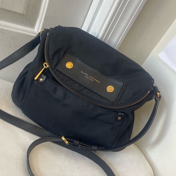 Marc Jacobs Black Nylon Crossbody with Gold-Tone Accents EUC - Picture 6 of 9